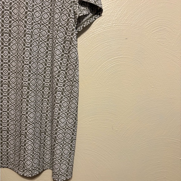Chico's Easywear Olive and Cream Patterned Top - Picture 7 of 8